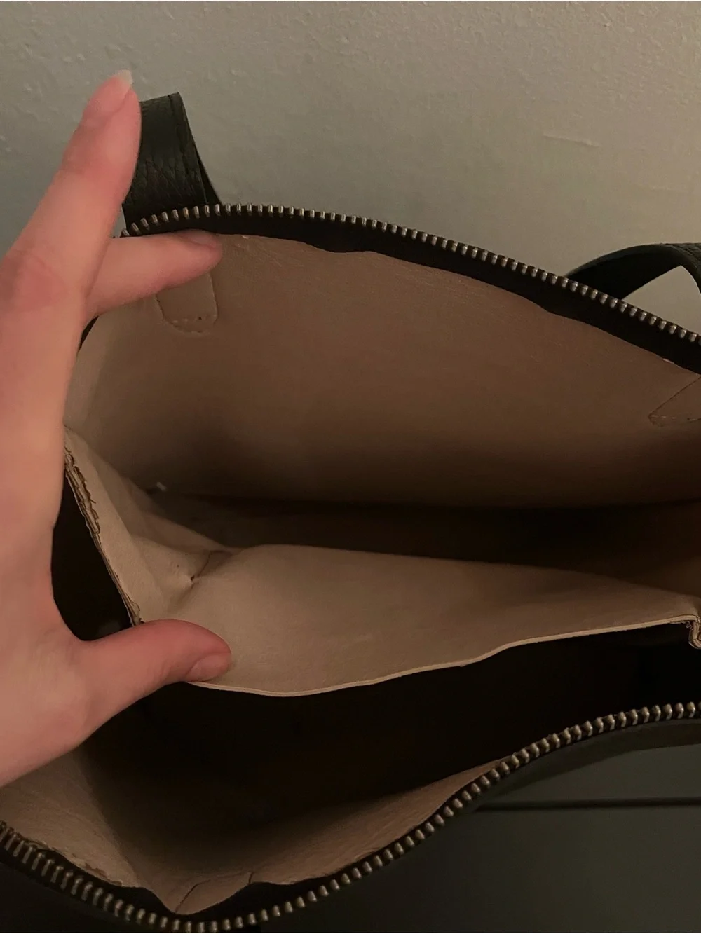 Cuyana - Tall Pebbled Black Leather Zippered Tote Bag - GUC - Picture 8 of 10